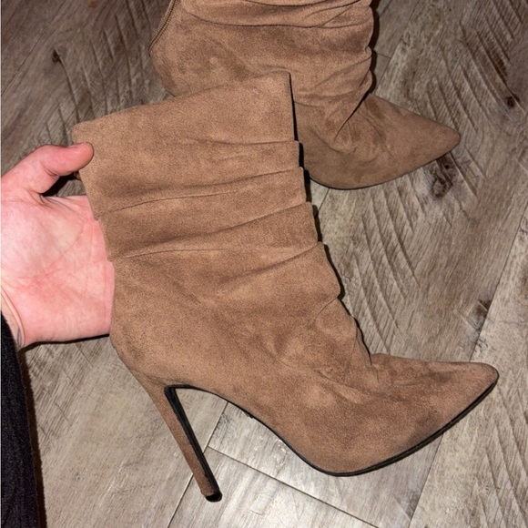 Elegant Brown Suede Heeled Boots - Picture 5 of 5